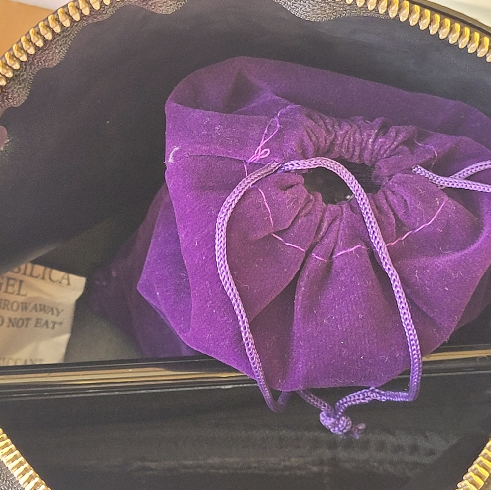 MCM pouch converted in to shoulder bag or cross body - Picture 4 of 16